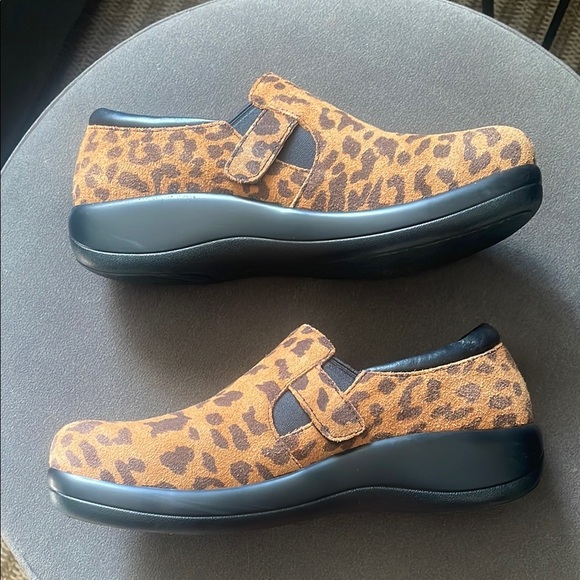 Alegria Women's Kara Leopard Clogs euro 37/6.5 - Picture 5 of 10